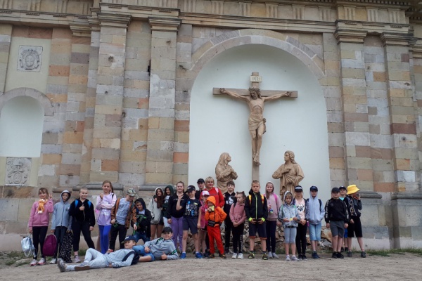 Dzieci z półkolonii na Świętym Krzyżu