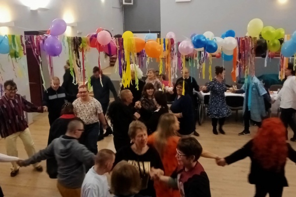 Zabawa karnawałowa Świętokrzyskiego Stowarzyszenia na Rzecz Osób Niepełnosprawnych „Nadzieja”